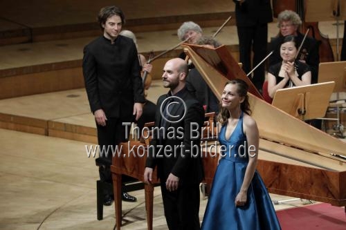 Deutsche Sopranistin Anna Lucia Richter gastiert in Begleitung des deutschen Pianisten Sebastian Wienand und des Freiburger Barockorchester unter der Leitung des französischen Dirigenten Jérémie Rhorer in der Philharmonie Köln (&copy; Thomas Brill)